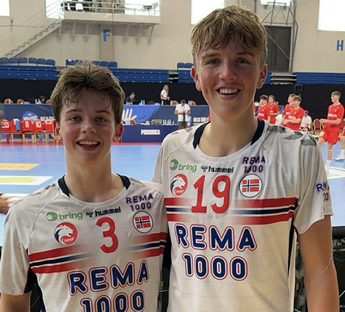 August Lind Oma og Tobias Mehren Søberg i Norges farger, her etter en kamp i EM i Montenegro i 2024.